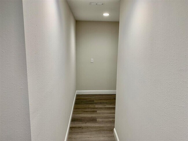 Building Photo - 6338 Lenape Ln