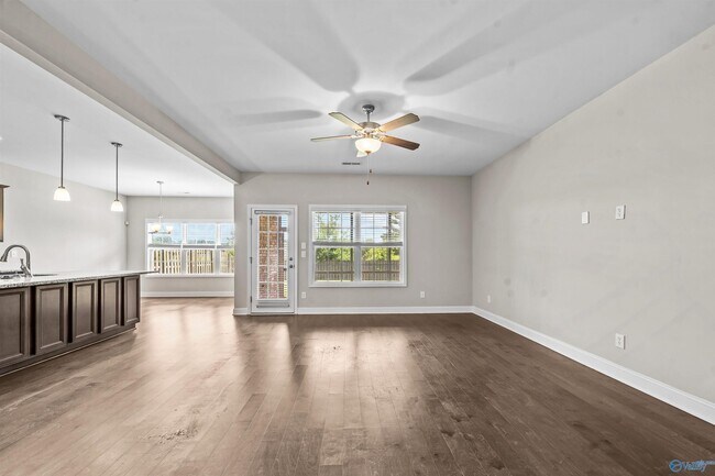 Building Photo - 104 Erskin Parcus Dr