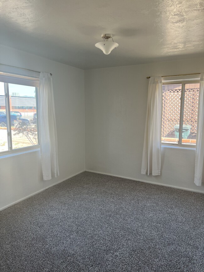 Building Photo - 2718 E 18th St