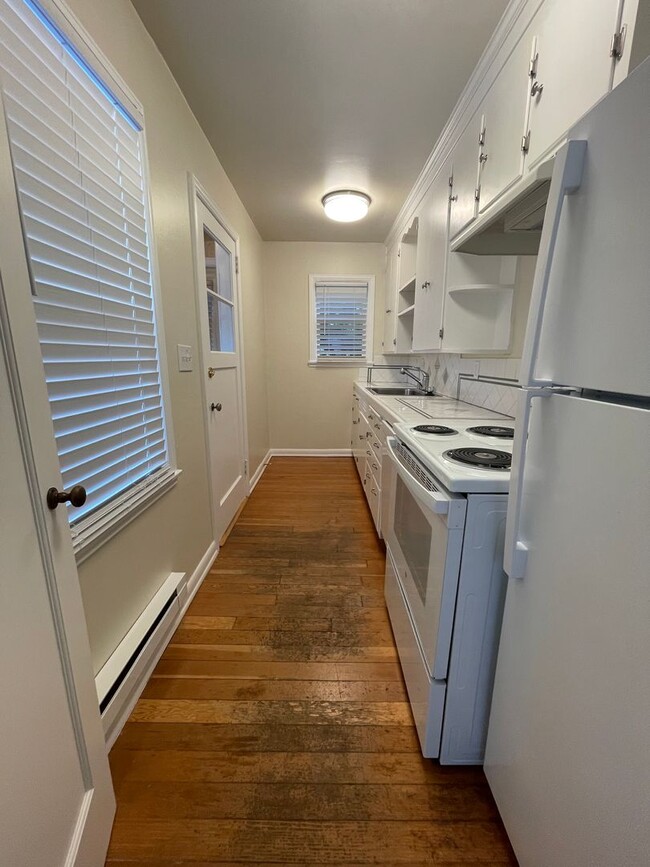 Building Photo - 1bd/1ba Seattle Home