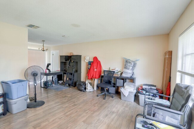 Building Photo - 3086 Bluebrook Dr