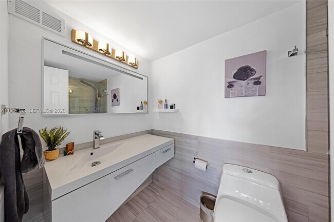 Building Photo - 600 Parkview Dr