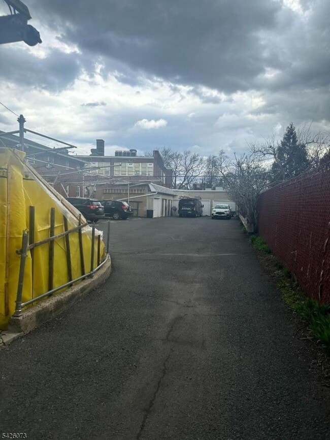 Building Photo - 1075 E Jersey St