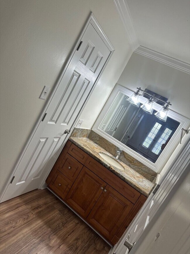 Building Photo - 3008 5th St