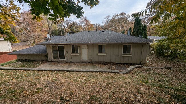 Building Photo - 4 Bedroom 2 Bath 2 Car Garage!