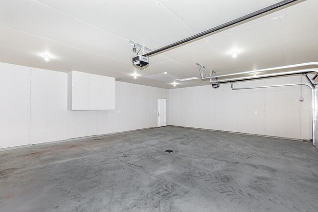 Building Photo - 3-bedroom, 3-bathroom West Fargo Single-Family Home w/ 3 Stall Garage