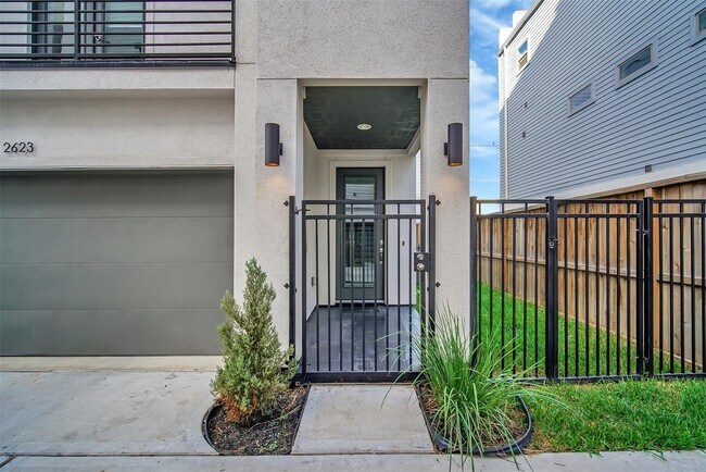 Primary Photo - 2623 Hutchins St