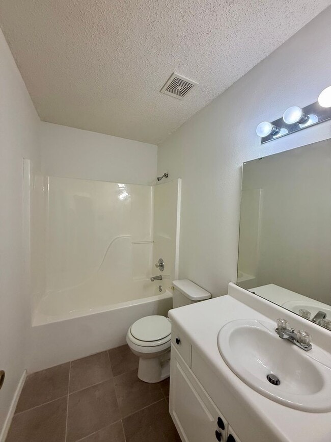 Building Photo - 1015 Allyson Ave