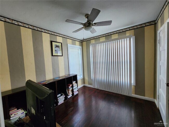 Building Photo - 22 Laurel Ave