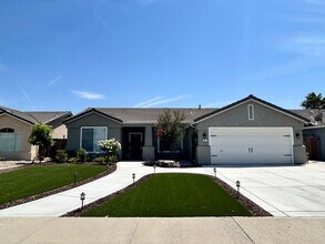 Building Photo - Charming 3 bedroom 2 bathroom home located...