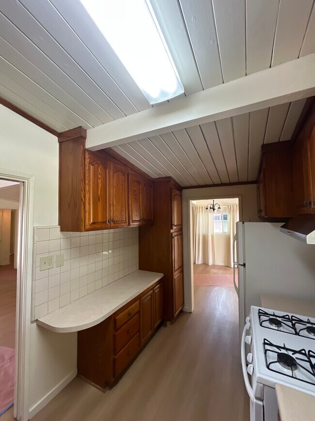 Building Photo - 8039 Cantaloupe Ave