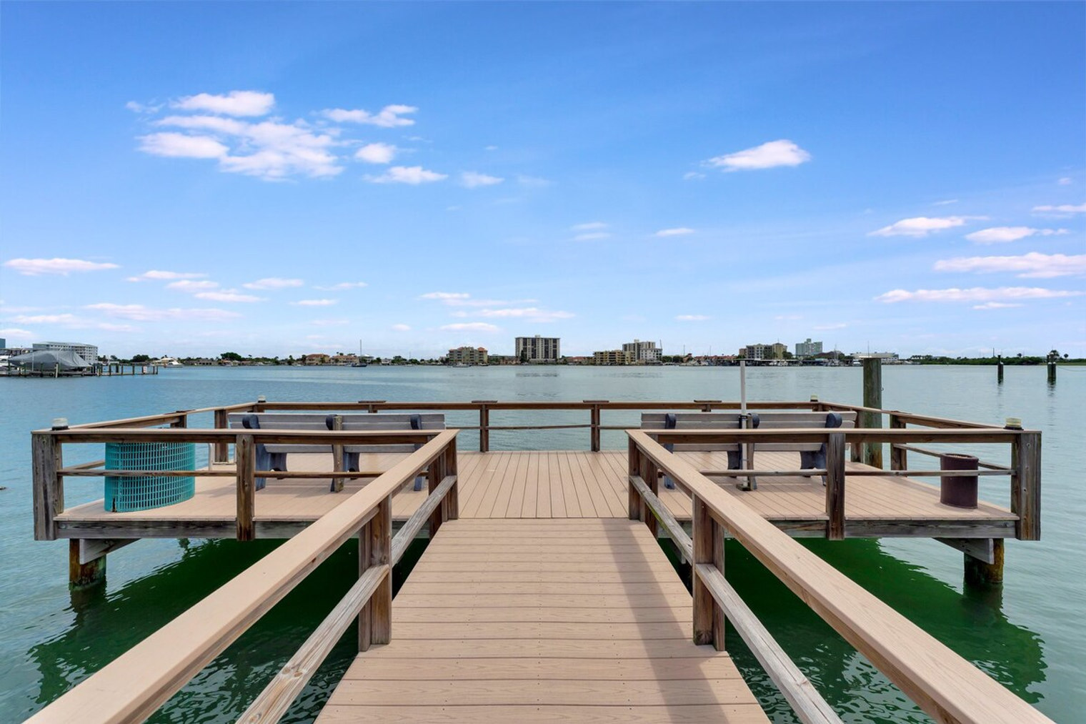 Building Photo - 483 E Shore Dr