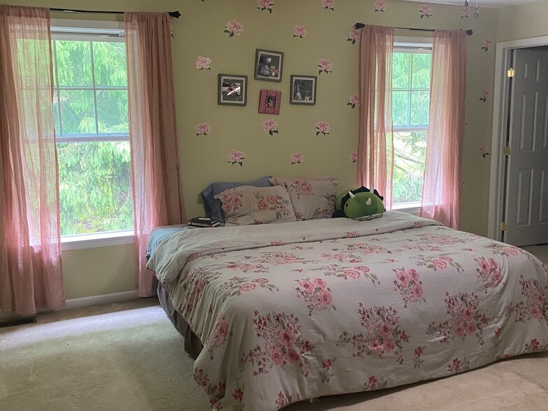 Building Photo - 4150 Roth Farm Village Cir