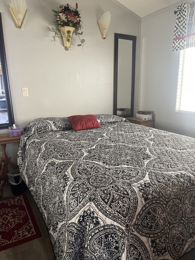 Building Photo - 580 Clarence