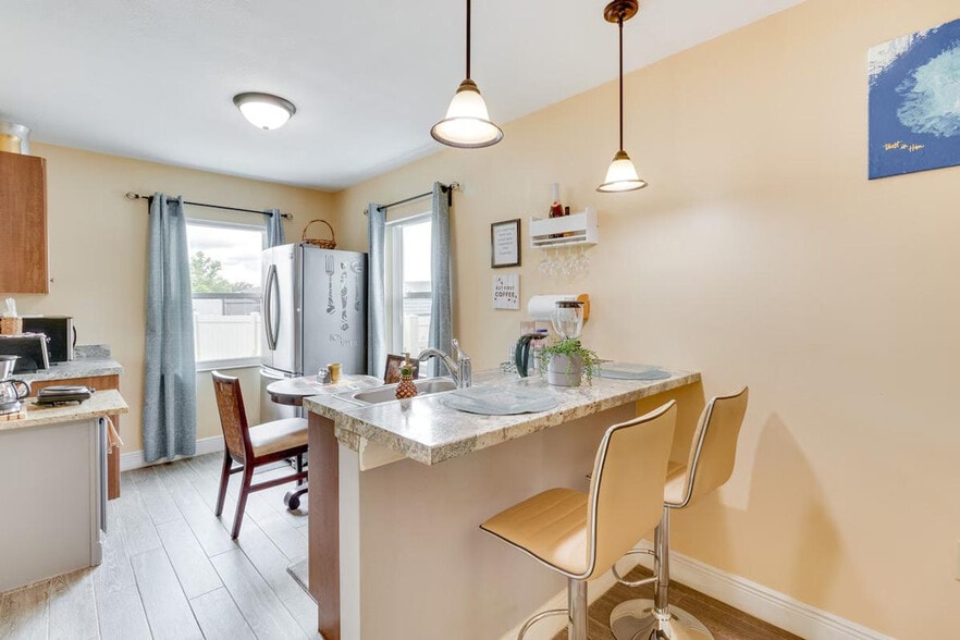 Building Photo - 7232 Lazy Hill Dr