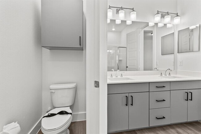 Building Photo - 1664 Hillside Terrace