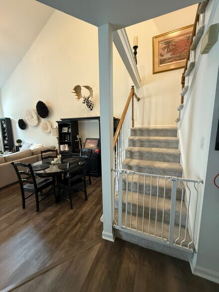 Building Photo - 9307 Kings Falls Dr