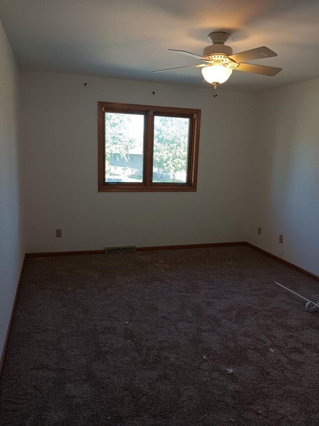 Building Photo - 2651 Stanbrook St