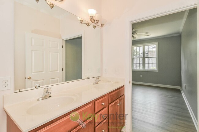 Building Photo - Wilmington - 2 Bdrm, 2 Bath, 2100 Sq Ft, Pet-Friendly