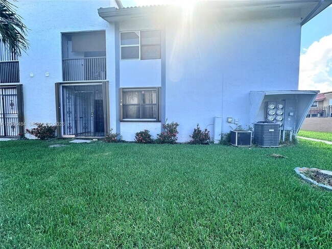 Building Photo - 2740 W 63rd Pl