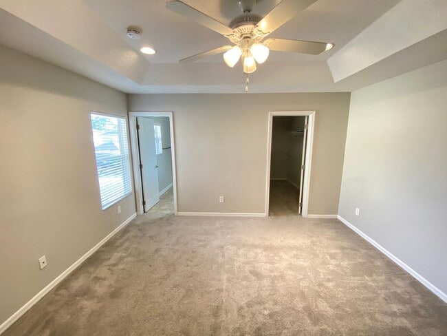 Building Photo - Avalon Park corner end Townhome featuring 3 bedrooms, 2.5 baths, plus office, and 2 car garage.