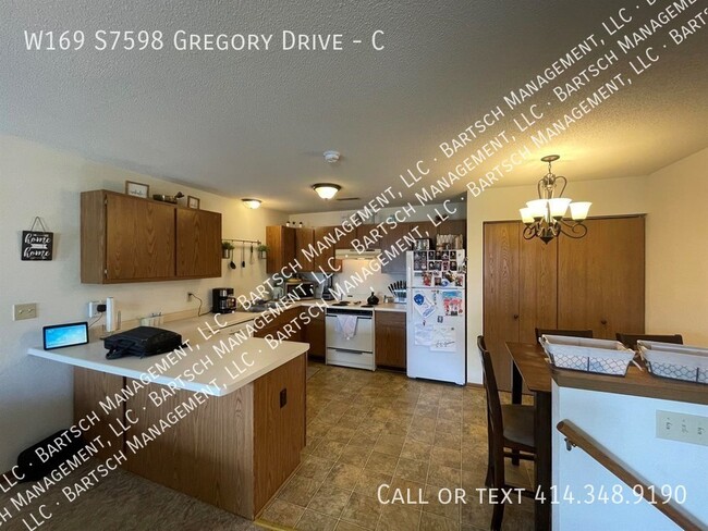 Building Photo - W169S7598-S7598 Gregory Dr