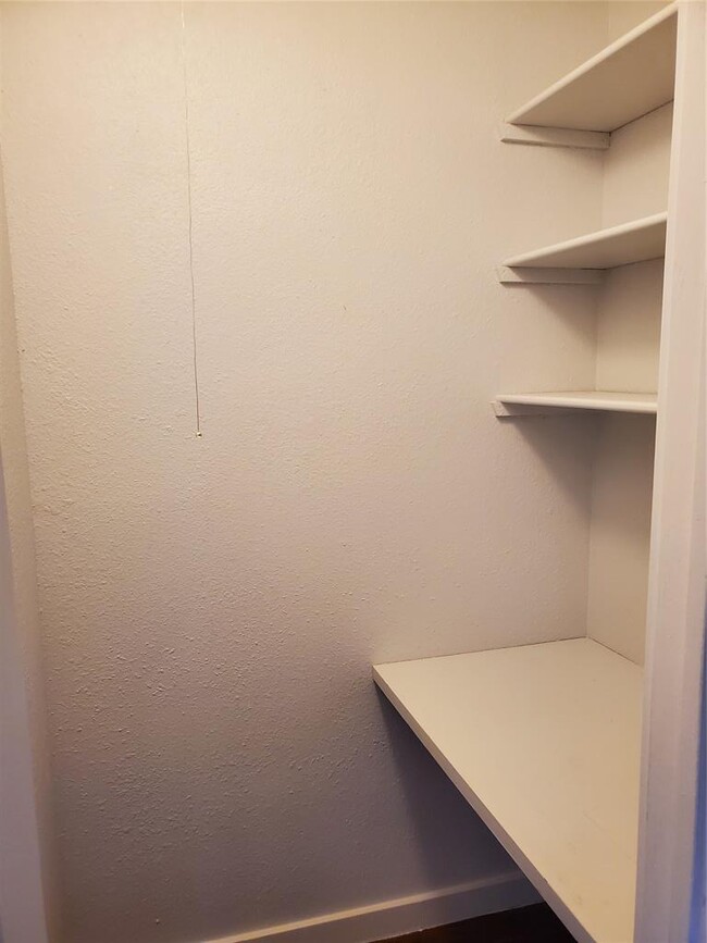 Building Photo - 807 Fernwood Cove