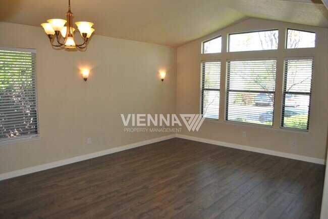 Building Photo - 5325 Thunder Ridge Cir