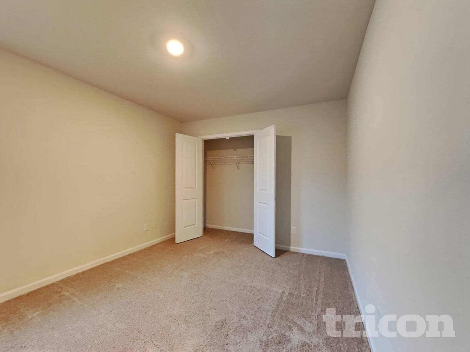 Building Photo - 2136 Southlea Dr