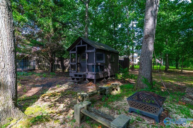 Building Photo - 305 Walden Glen Ct