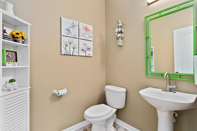 Building Photo - 2101 Town Centre Dr