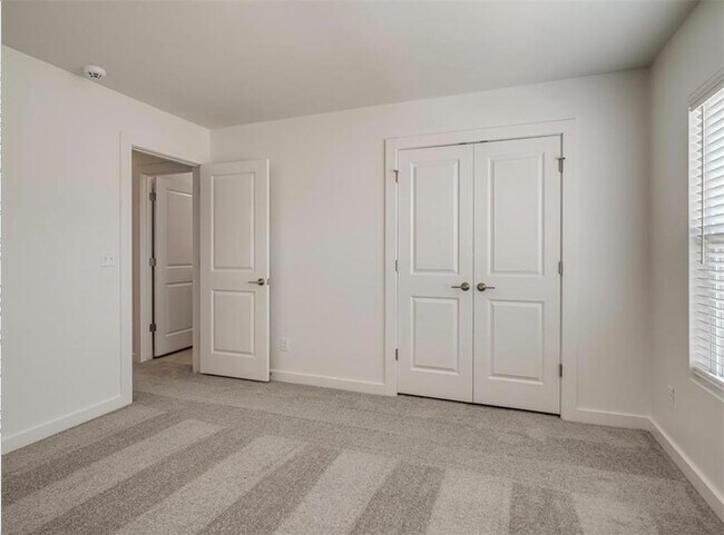 Building Photo - 13112 Maplewood Ave