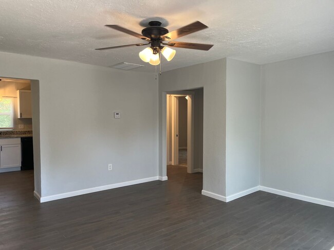 Building Photo - Remodeled 3 bedroom! MOVE IN SPECIAL! $200...