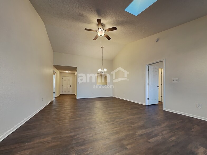 Building Photo - 15522 Dry Creek Rd