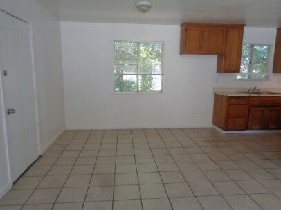 Building Photo - 1115 Holly Ave