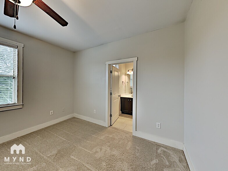 Building Photo - 171 Herring St