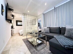 Building Photo - 7401 N Scottsdale Rd