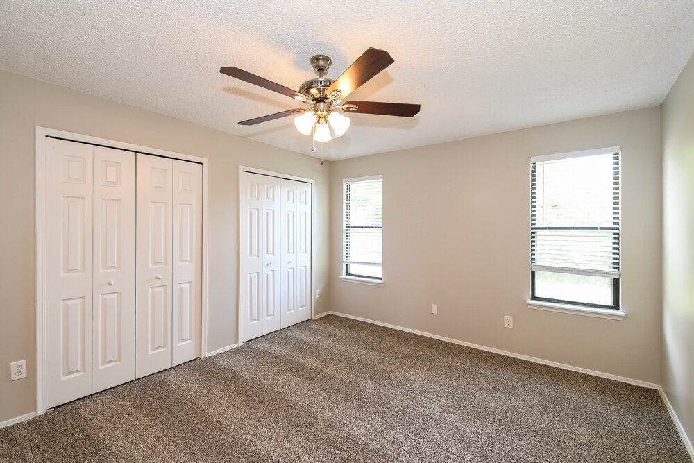 Building Photo - 9613 Villiers Dr N