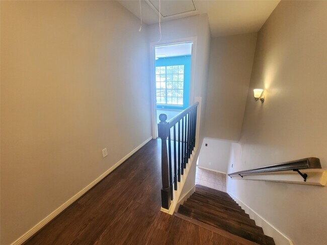 Building Photo - 2030 Plantation Dr