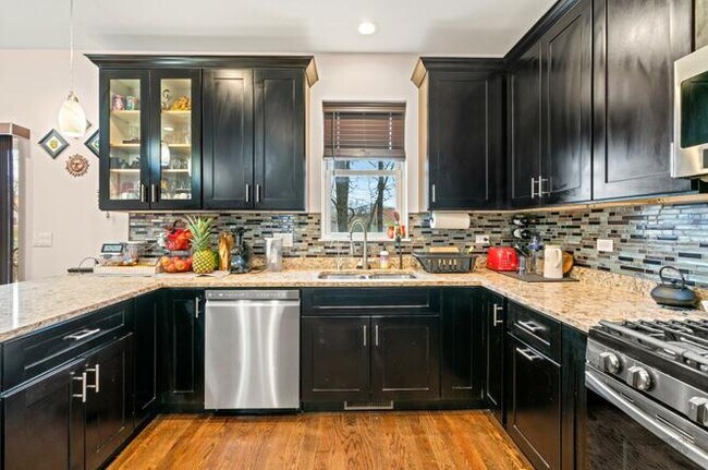 Building Photo - 2607 Chelsey St