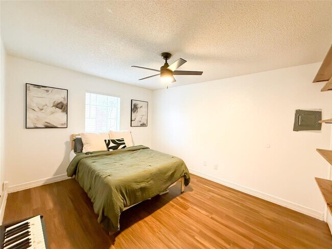 Building Photo - 2120 El Paseo St