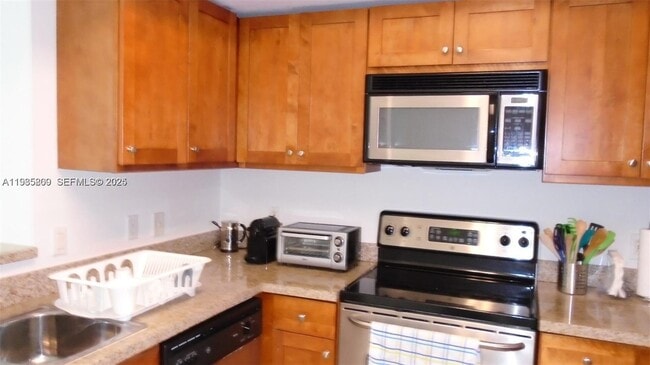 Building Photo - 1723 SW 2nd Ave