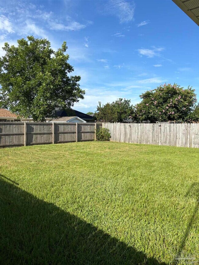 Building Photo - 2423 Flintstone Dr