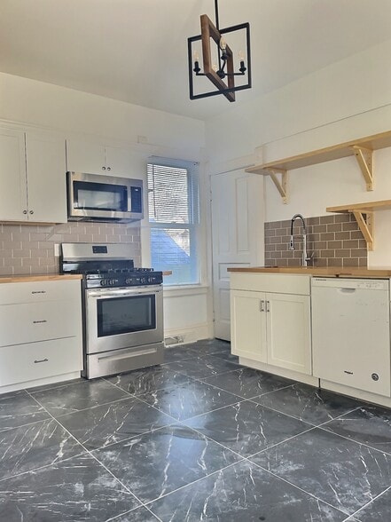 Building Photo - 712 45th St