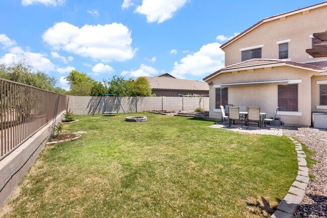 Building Photo - Stylish Home with Loft, Den, Great Room & ...