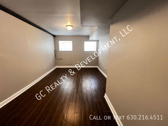 Building Photo - 1439 N Artesian Ave