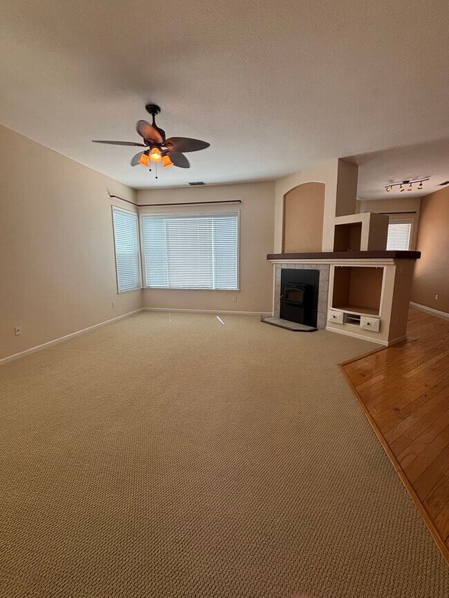 Building Photo - BEAUTIFUL 4-BEDROOM HOME IN ELK GROVE!!