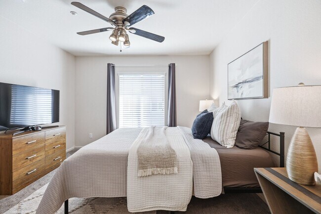 Building Photo - Point Loma, "The Bay" 2 bed 2 Bath Townhome now available! Amazing amenities, don't miss out