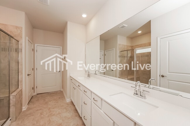 Building Photo - 6496 Fairfax Ct