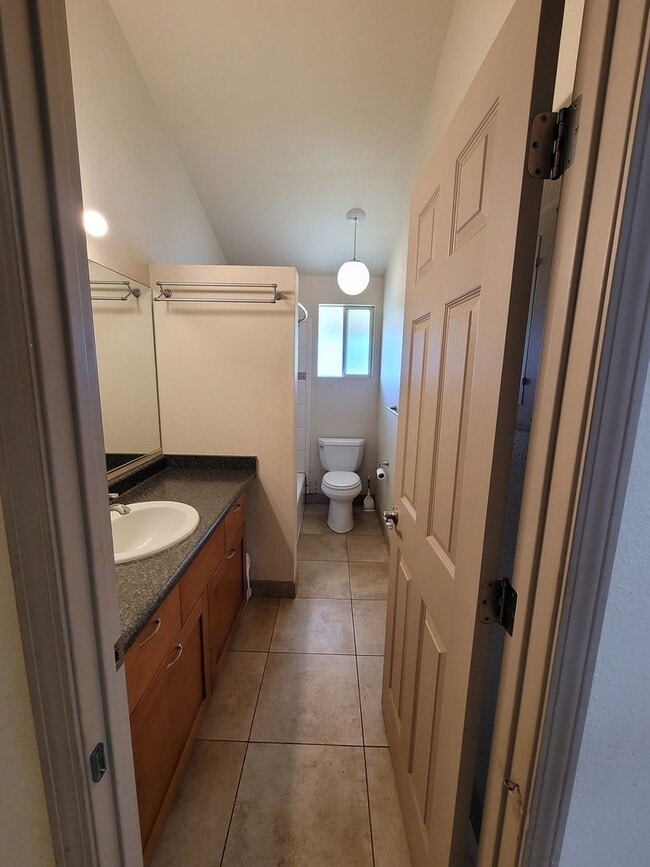 Building Photo - 3 Bedroom 1.5 Bathroom Main House in Waikapu